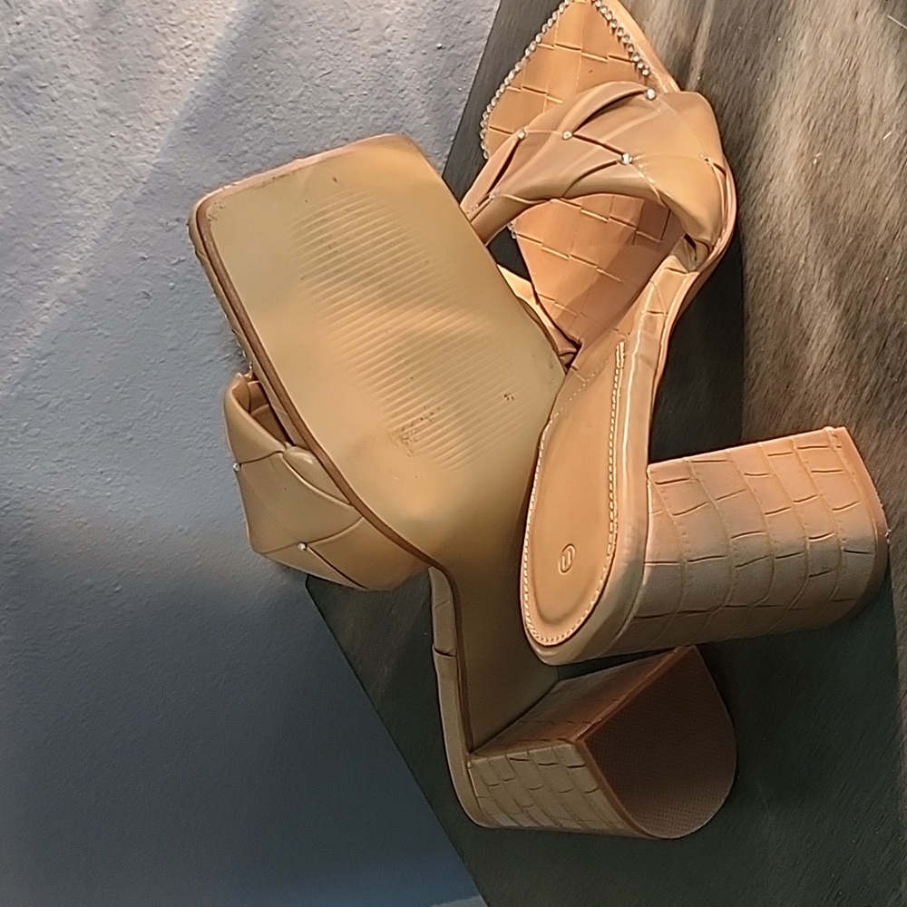 Shoes - Picture 4 of 5